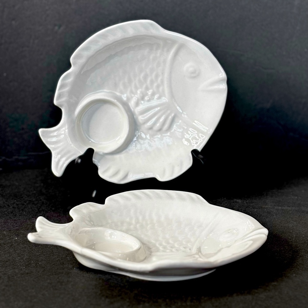CALIF California USA Pottery #786 Ovenproof White Fish Luncheon Plates Set of 2
